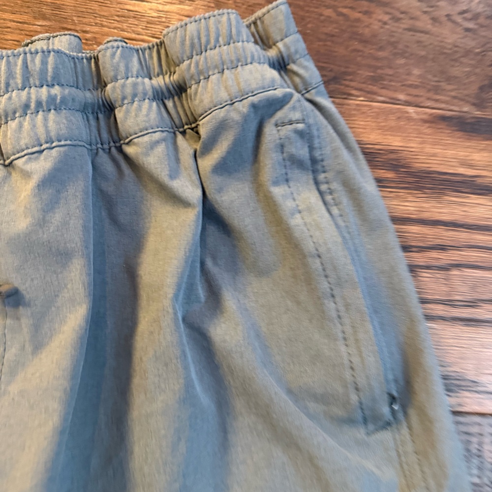 Casual Kuhl gray men’s XL  Drawstring Shorts for outdoor activity. - Picture 3 of 9